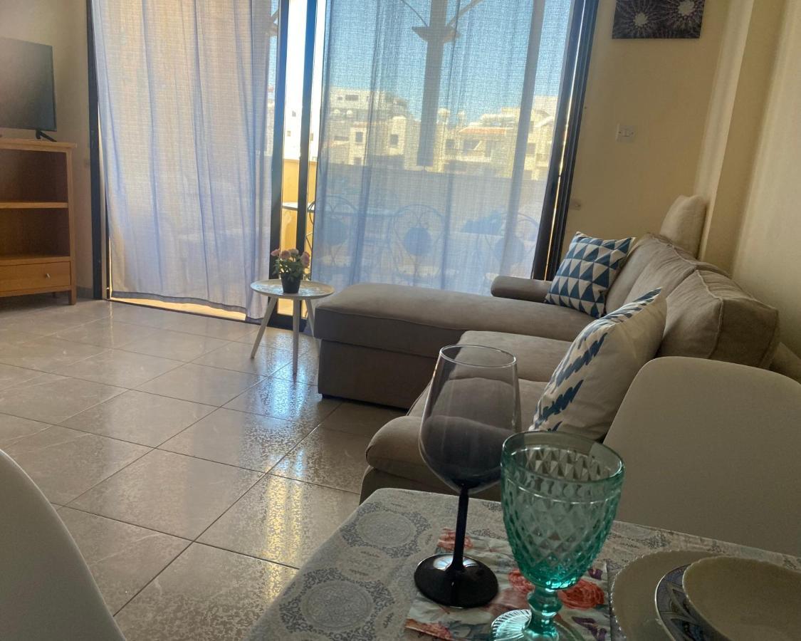 Queens Garden Walking Distance To The Beach Paphos Exterior foto
